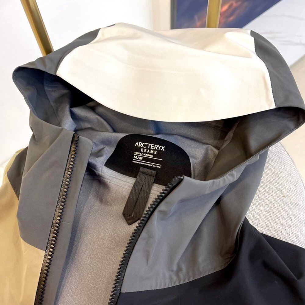 Arc'teryx Men's Women's Jackets - Picture 3 of 9